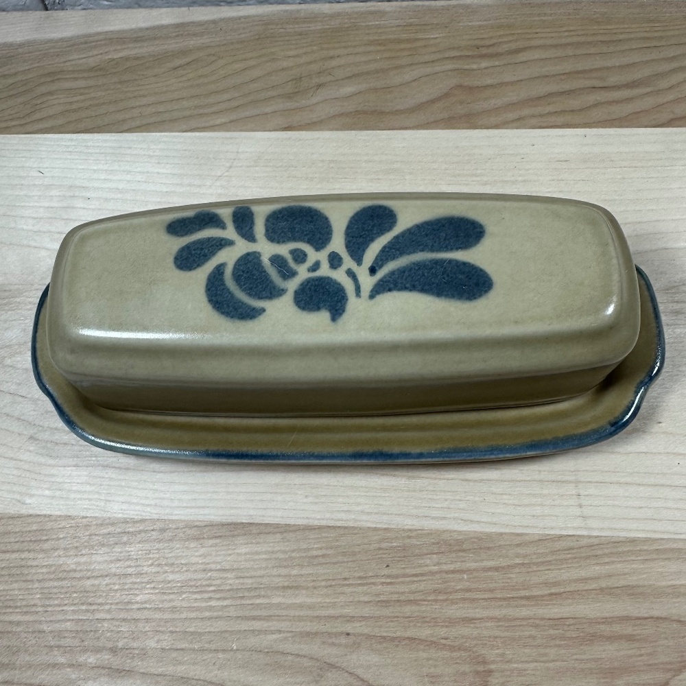 Pfaltzgraff 1/4 lb "Folk Art" Butter Dish w/Lid #028 USA Stoneware Blue & Tan